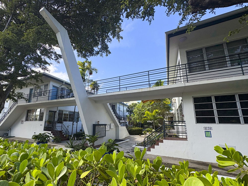 The Esquire House - 1